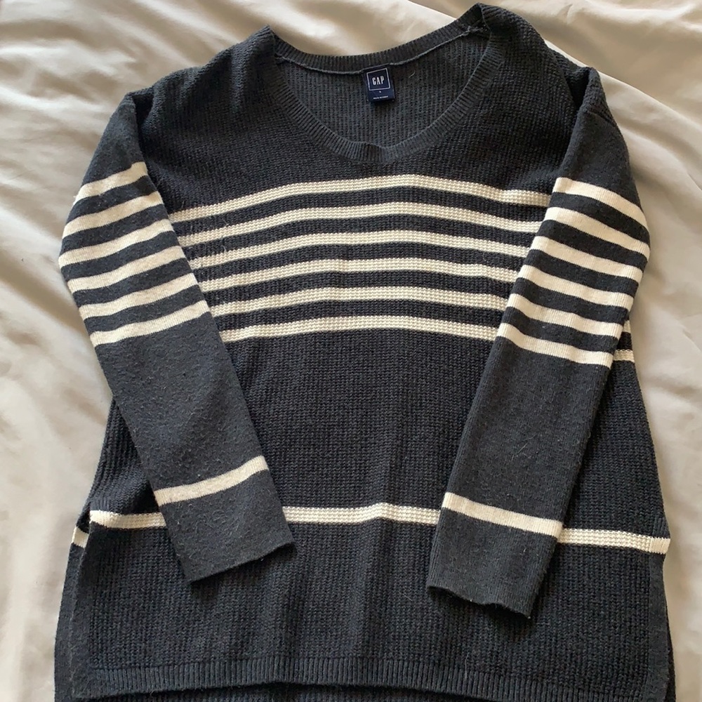 Gap sweater